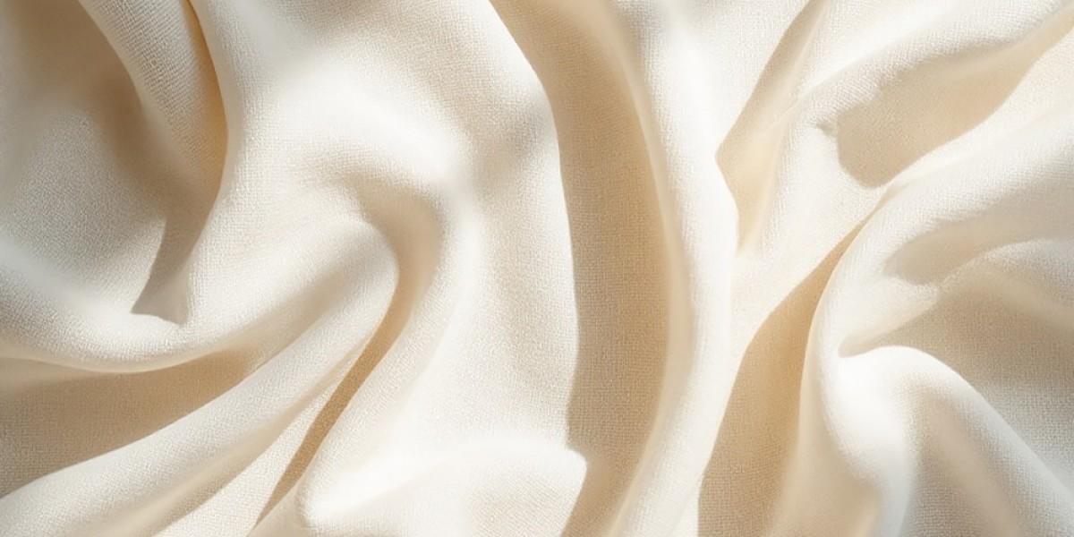 Linen vs Rayon: Which Fabric Suits Summer Collections?